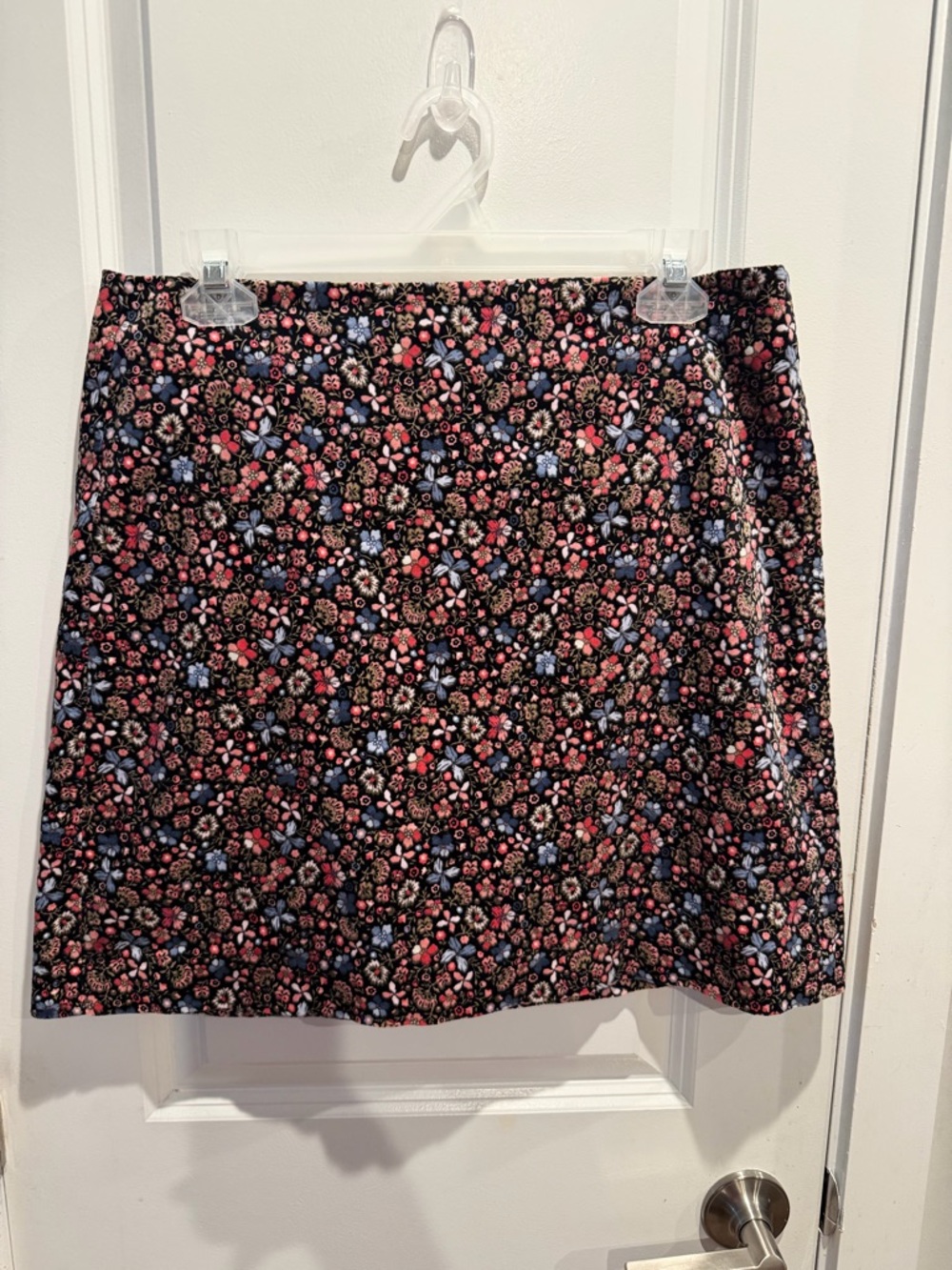LOFT Black Floral Velvety Mini
Skirt (10)